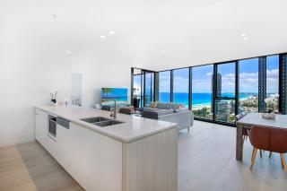 Signature Broadbeach Ocean Views Apartment - CoastHM - 4