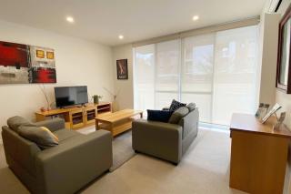 Phil6 2BR Light Filled and Cosy Apartment - 8
