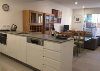 Phil6 2BR Light Filled and Cosy Apartment - 6