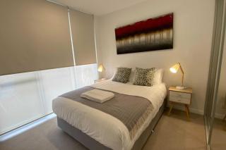 Phil6 2BR Light Filled and Cosy Apartment - 2