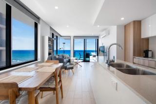 Ocean Views Apartment with Rooftop Pool - CoastHM - 7