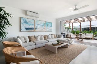 Luxury Tri-Level Duplex in Mermaid Beach - CoastHM - 7