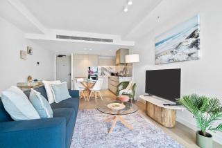 Luxury One Bedroom Apartment - CoastHM - 3