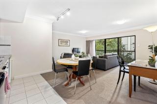 Impressive Apt w Pool Gym and Tennis - 4
