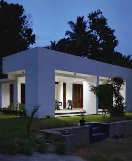The White Porch - 6