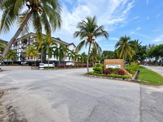 Golden Straits Villas Beach Resort - 0