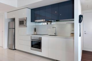 Deluxe Two Bedroom Hilton Apartment - CoastHM - 2