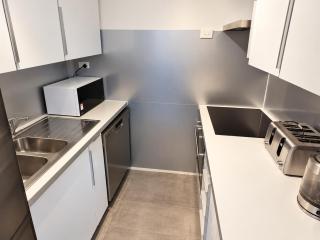 Dana-Spacious Private Room in Shared 2-Bedroom Apartment-2 - 3