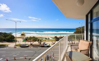 Beachfront Escape in Surfers Paradise - CoastHM - 3