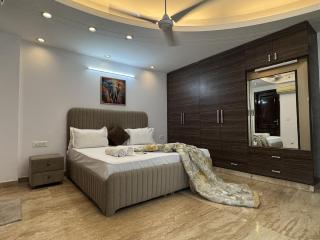 Fortune Home Service Apartment 3Bhk,J-215 Saket - 9