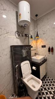 Premium 1BHK in DLF Phase 3 - 8