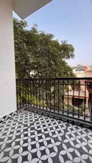 Premium 1BHK in DLF Phase 3 - 6