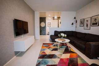 Bright 7th-Flr View|Balcony|Family Apt with A/C - 8