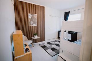 Bright 7th-Flr View|Balcony|Family Apt with A/C - 2