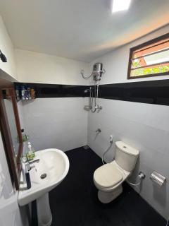 Relax and Stay Local in a Private Room in Weligama - 2