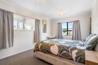 Kiwi Comfort - Whangamata Holiday Home - 8