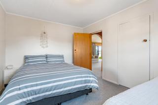 Kiwi Comfort - Whangamata Holiday Home - 7