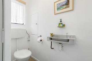 Kiwi Comfort - Whangamata Holiday Home - 4