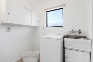 Kiwi Comfort - Whangamata Holiday Home - 3
