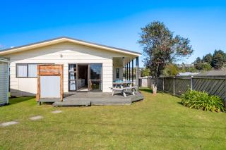Kiwi Comfort - Whangamata Holiday Home - 2