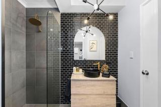 OPTUS Stadium 2BR CBD Apartment with FREE Parking - 9