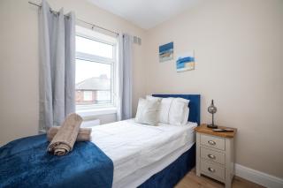 3BR, Central Doncaster, Parking, Self Check In - 2