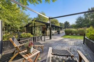 Lovely Holiday Home With Hot Tub 200M From Sea - 8