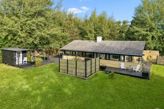 Lovely Holiday Home With Hot Tub 200M From Sea - 7