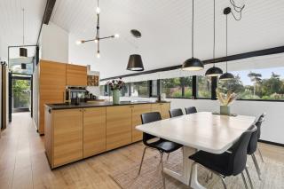 Lovely Holiday Home With Hot Tub 200M From Sea - 6