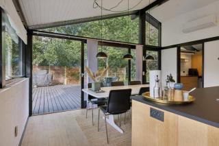 Lovely Holiday Home With Hot Tub 200M From Sea - 3