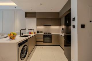 Hot Spot 2BR w Pool Sauna Opp Circle Mall - 9
