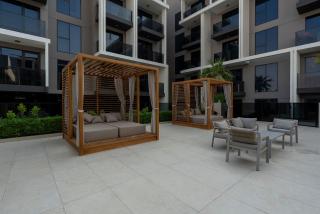 Hot Spot 2BR w Pool Sauna Opp Circle Mall - 1