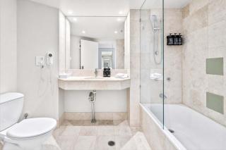 Level 10 Ocean View Suite with 2 Beds - 9