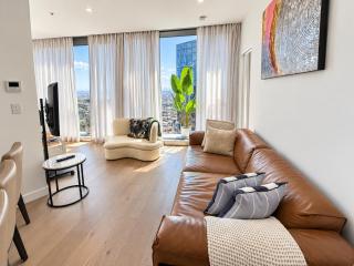 Skyline Executive 2BR Suite Level 66 Corporate-Ready Next to Ritz - 6
