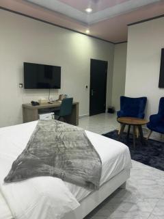 K & S Luxury Hotel - 2