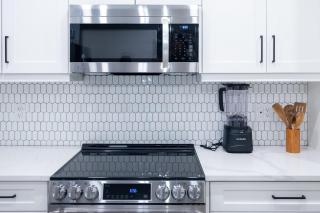 Hebron Place- Elegant 3-Bedroom Stay for 6 - 3