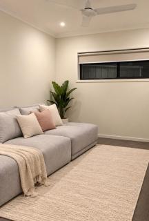 Home Away from Home in Coomera & Pet Friendly & New furnished - 2