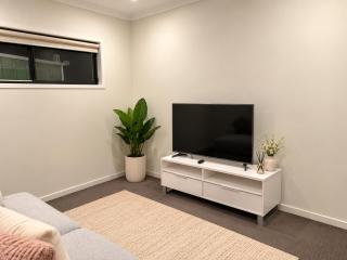 Home Away from Home in Coomera & Pet Friendly & New furnished - 1
