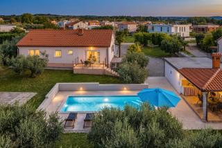 Villa Viktoria near Poreč for 6 people with play room & private pool - 0