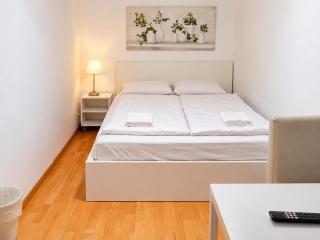 Comfortable 3-Bedroom Apartment for Extended Stays - 6