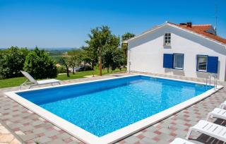 Family villa in Buje with pool and sea view - 0