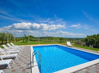 Family villa in Buje with pool and sea view - 1