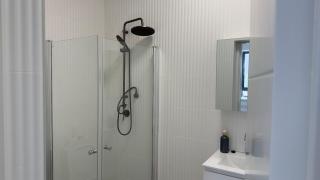 Modern Apartment in Haifa with a Balcony - 4