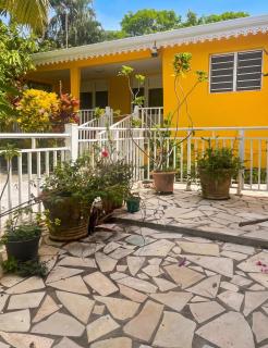 Maison charmante à Sainte-Anne avec grand jardin clôturé - 6