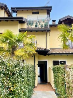 Lake View Apartment in Arona - 1