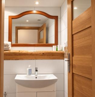 Dom na Przedgórzu - Apartamenty z ogrodem i widokiem na Góry Izerskie - 3