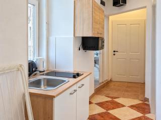 Long-Term 1BR Apartment Easy Transport Access - 5