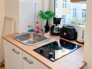 Long-Term 1BR Apartment Easy Transport Access - 2