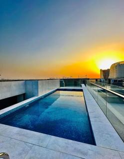 Luxury 2BR Apartment with Stunning Views & Balcon - 9