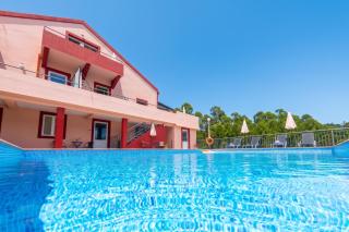 Spacious House with Pool in Prazeres - 2